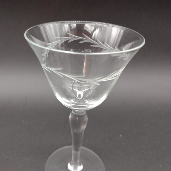 4 Etched Crystal Wine Glasses - Picture 5 of 11